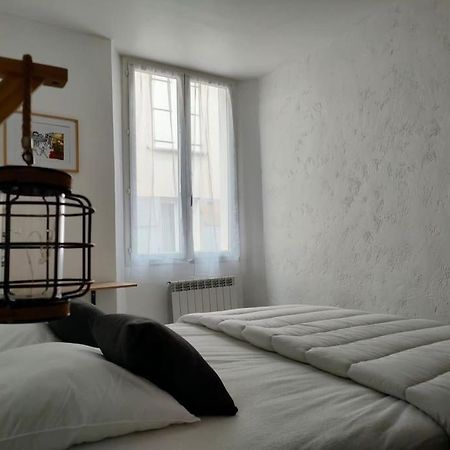 Appartement Au Coeur Du Village Sisteron Kültér fotó